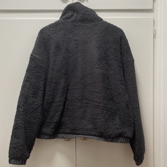 VUORI womens Sherpa Zip Up Jacket - Picture 5 of 9